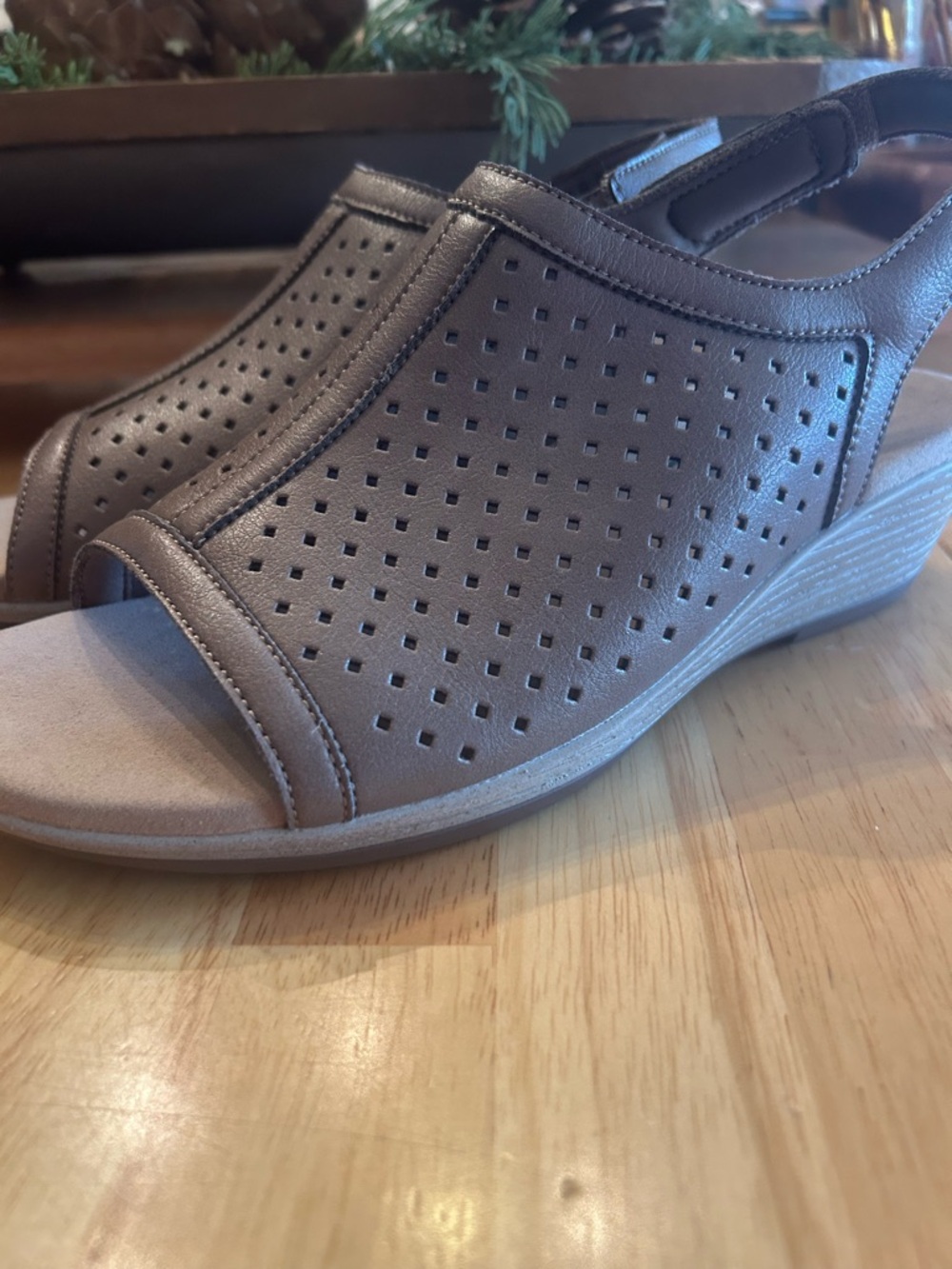 Orthofeet Hazel Comfort Sandals in Taupe 7.5 wedge Velcro comfortable walking - Picture 7 of 13